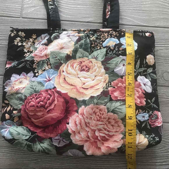 VINTAGE Handmade Cottage Core Bag with Large Floral Print and 3 Inside Pockets - Picture 5 of 9